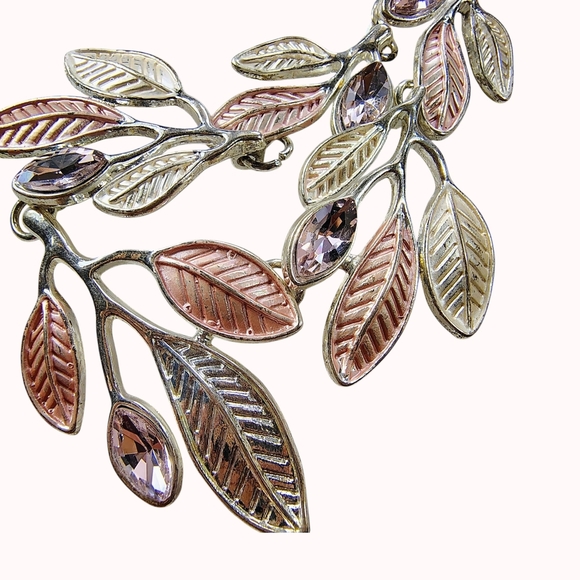 PAPARAZZI LYRICAL LEAF NECKLACE - Picture 3 of 6